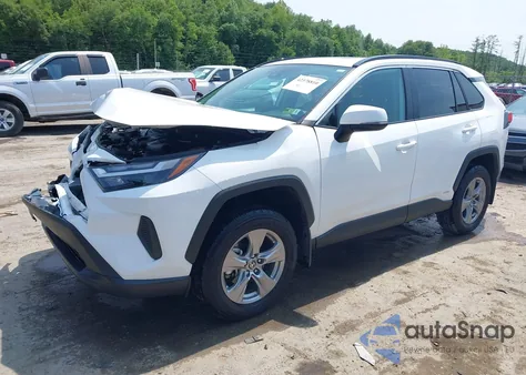 2024 Toyota Rav4 Xle/Woodland Edition z USA, uszkodzony, nr VIN 2T3RWRFV9RW204740